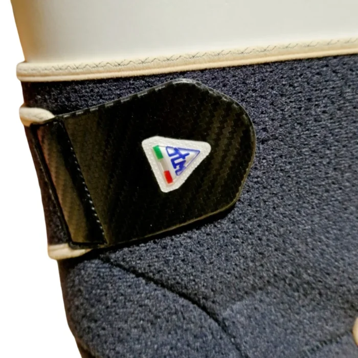 Ginocchiera con stabilizzatore rotuleo TLM GNC Easy velcro di chiusura