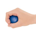 Pallina per riabilitazione mano medium Tecniwork chiusa nella mano