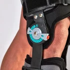 Tutore-ginocchio-R.O.M.-G3-short-Fullfoam-Ekeep-lato-dx.webp