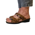 Ciabatte donna con plantare estraibile Ecosanit 113P012 leopardo indossate_1
