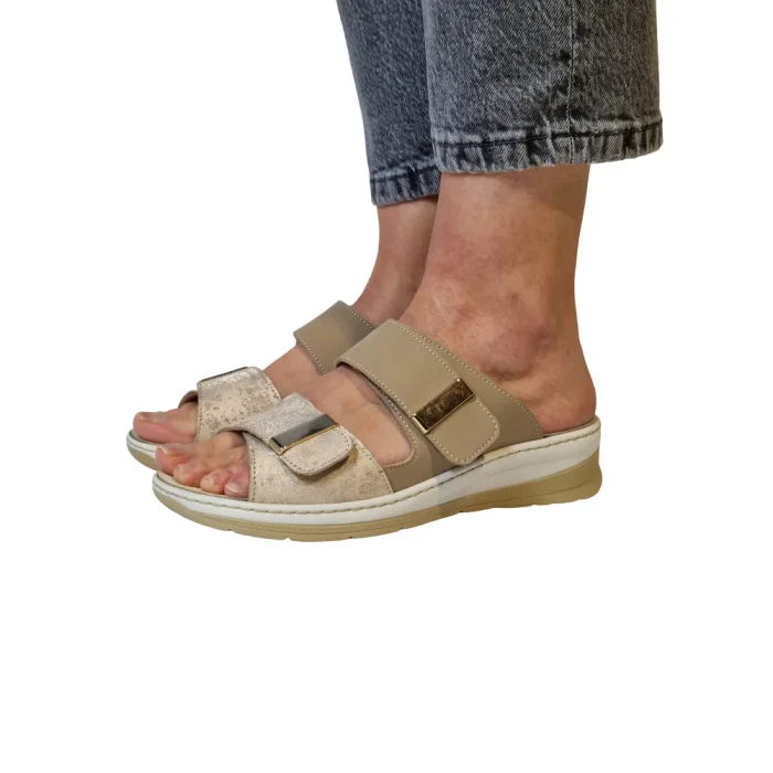 Ciabatte ortopediche donna suola biomeccanica Ecosanit 113B176 beige indossate_1