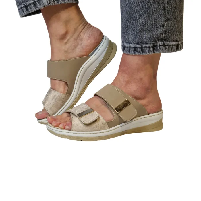 Ciabatte ortopediche donna suola biomeccanica Ecosanit 113B176 beige indossate_2