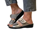 Ciabatte donna con plantare estraibile Ecosanit 113422F bronzo indossate_2