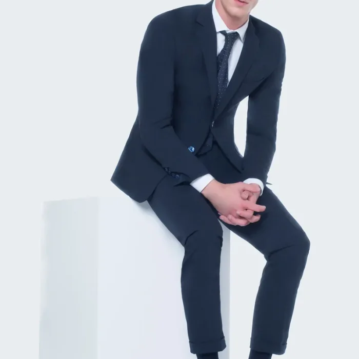 Modello che indossa Gambaletti uomo compressione graduata blu Medi Swing Cotton Modello che indossa Gambaletti uomo compressione graduata blu Medi Swing Cotton